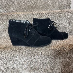 TOMS‎ Woman’s desert wedge ankle booties black suede Size US 10